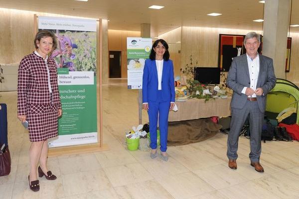 Landtagsprsidentin Muhterem Aras mit AG Sprecherin Marion Dammann und stellv. AG Sprecher Stefan Br  Landtag von Baden-Wrttemberg