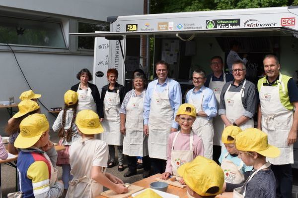 Besuch der Naturpark-Kochschule an der Warenbergschule  AG Naturparke Baden-Wrttemberg